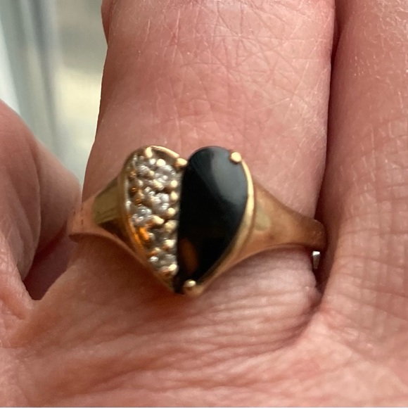 Jewelry - Vintage Onyx and Diamond 10 k ring size 7